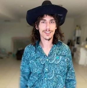 Meet your Posher, Chris